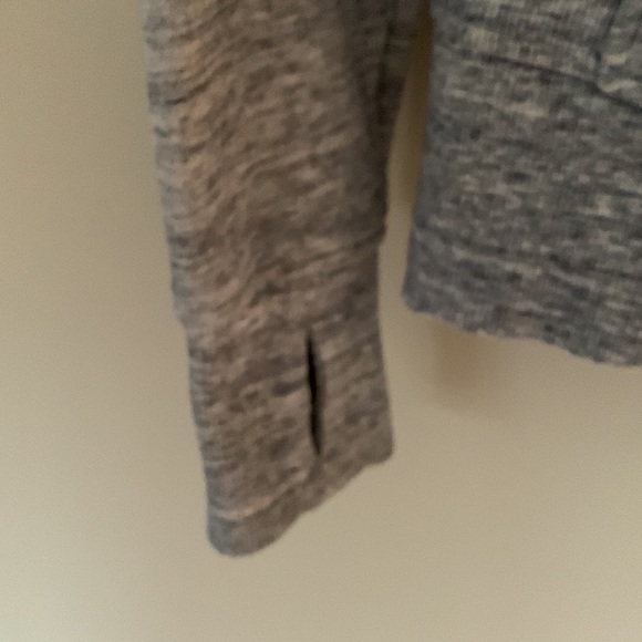 Lululemon Scuba Hoodie. Front zipper, gray. Sz:6 - Picture 4 of 16
